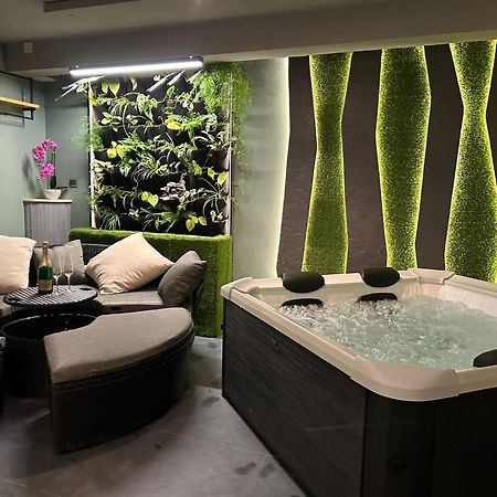 Leo Apartment Suite & Private Spa Zone - Old City Bratislava Dış mekan fotoğraf