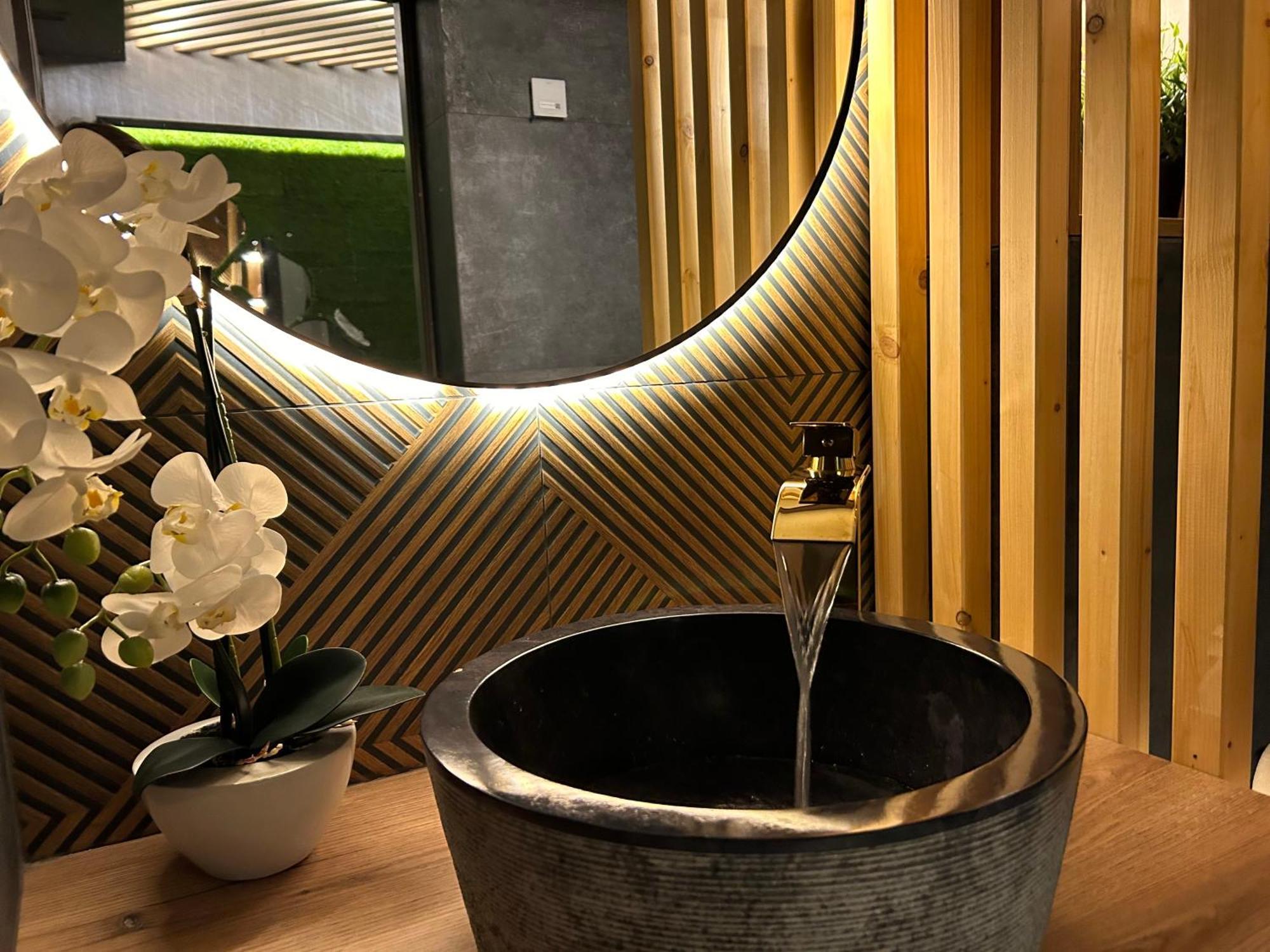 Leo Apartment Suite & Private Spa Zone - Old City Bratislava Dış mekan fotoğraf