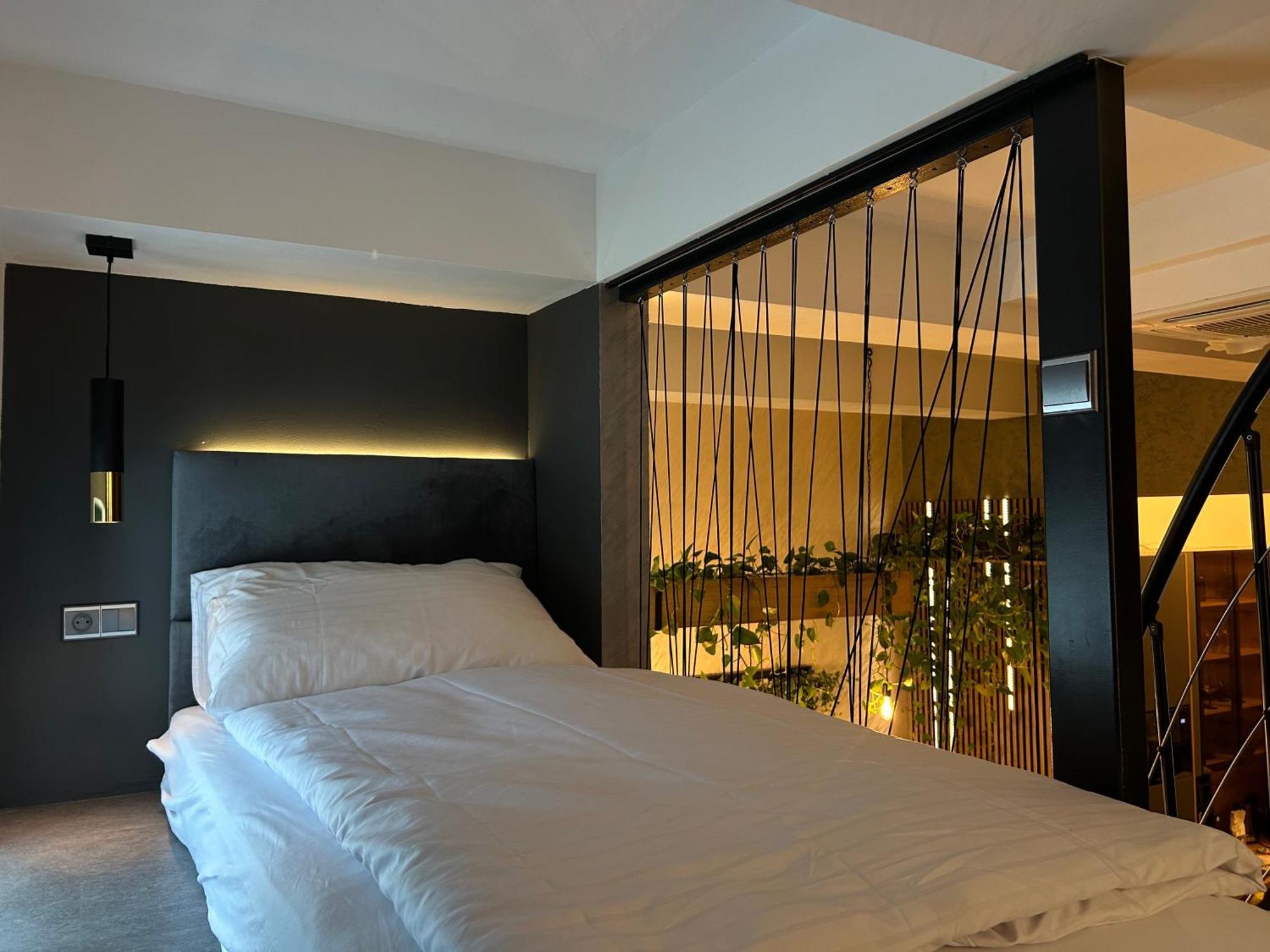 Leo Apartment Suite & Private Spa Zone - Old City Bratislava Dış mekan fotoğraf