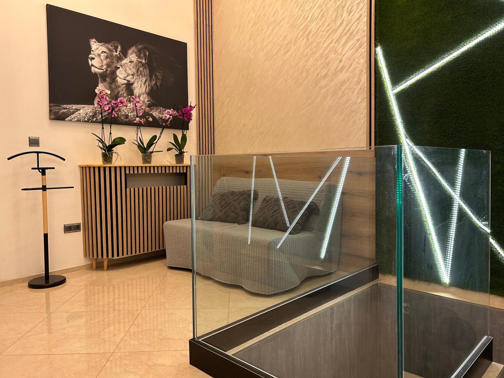 Leo Apartment Suite & Private Spa Zone - Old City Bratislava Dış mekan fotoğraf