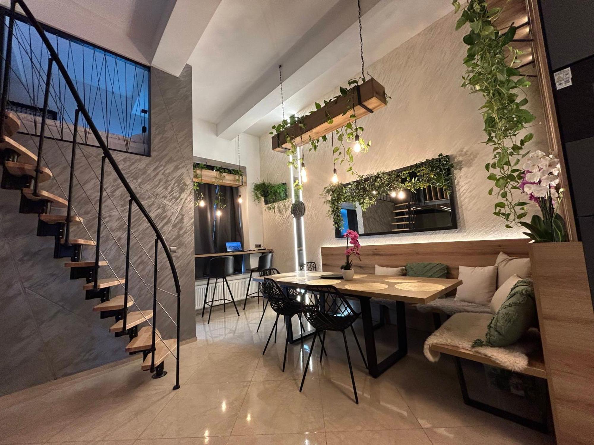 Leo Apartment Suite & Private Spa Zone - Old City Bratislava Dış mekan fotoğraf