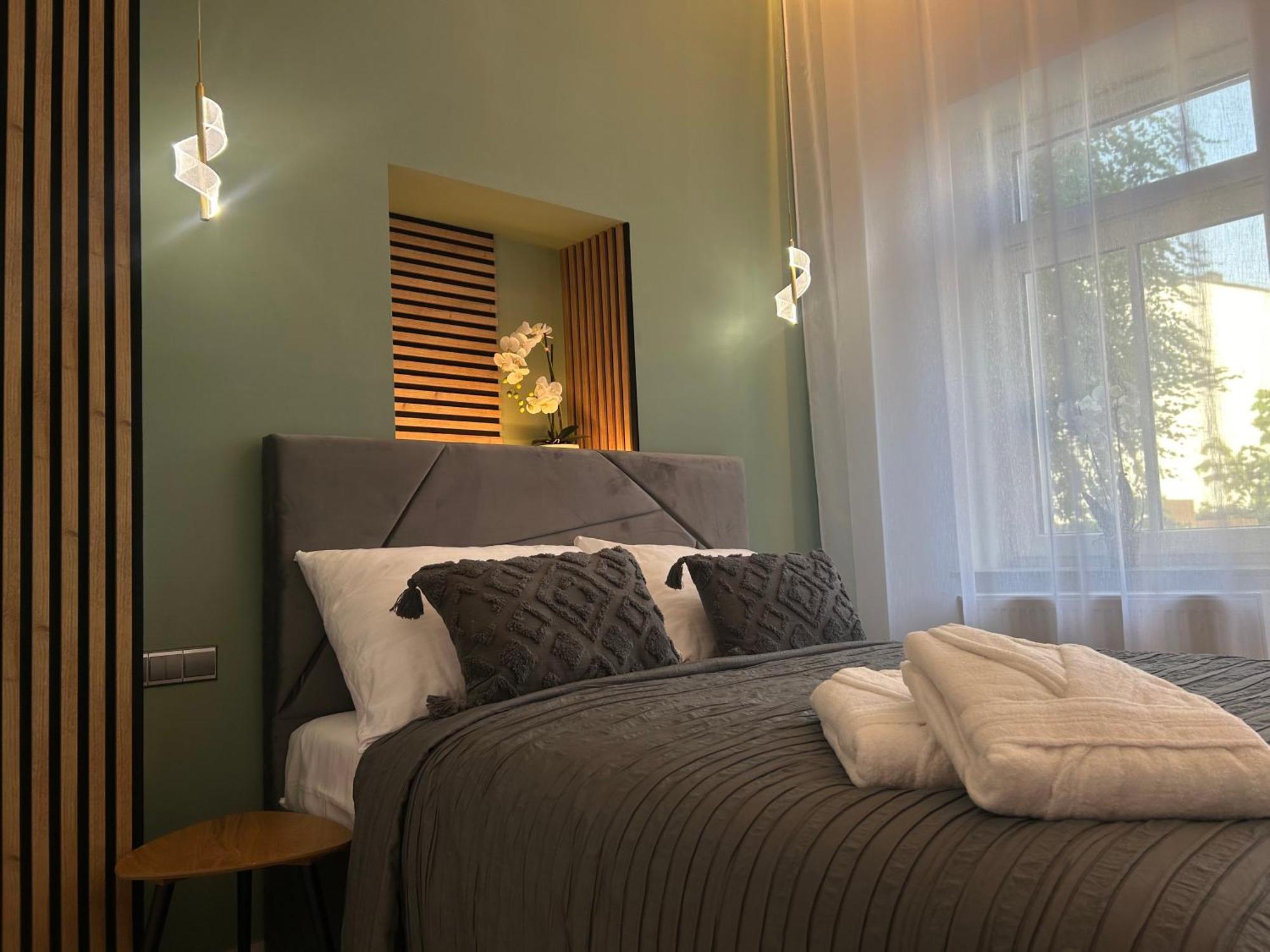 Leo Apartment Suite & Private Spa Zone - Old City Bratislava Dış mekan fotoğraf