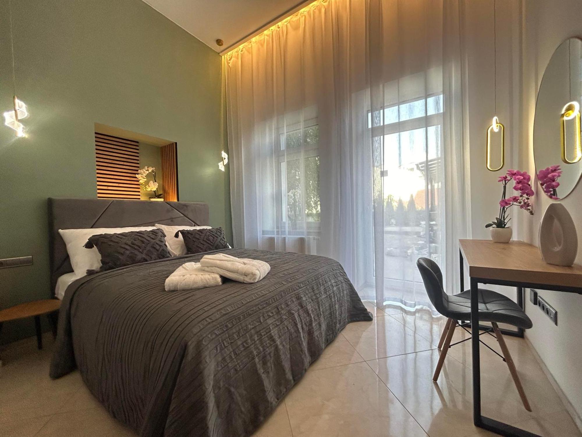 Leo Apartment Suite & Private Spa Zone - Old City Bratislava Dış mekan fotoğraf