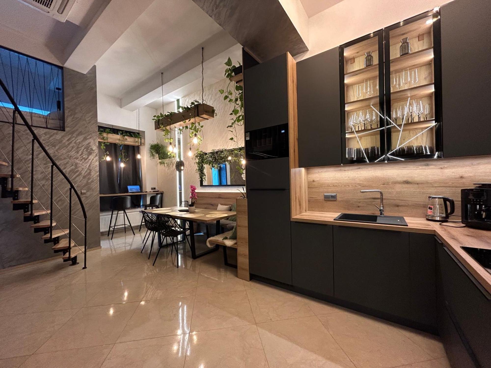 Leo Apartment Suite & Private Spa Zone - Old City Bratislava Dış mekan fotoğraf