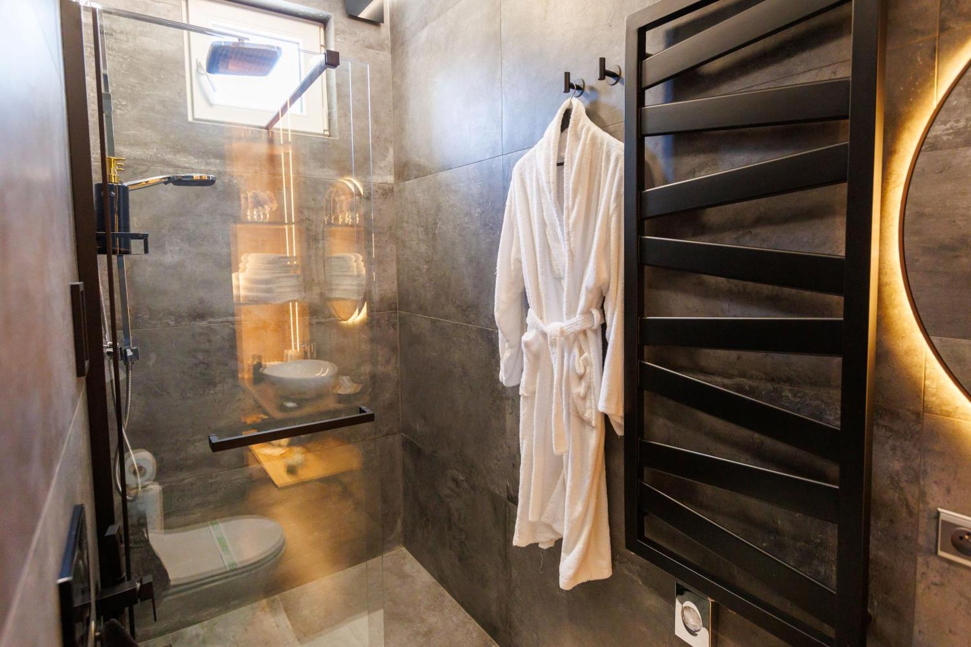 Leo Apartment Suite & Private Spa Zone - Old City Bratislava Dış mekan fotoğraf
