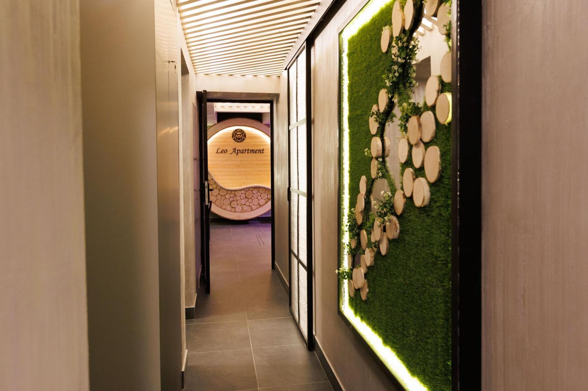 Leo Apartment Suite & Private Spa Zone - Old City Bratislava Dış mekan fotoğraf