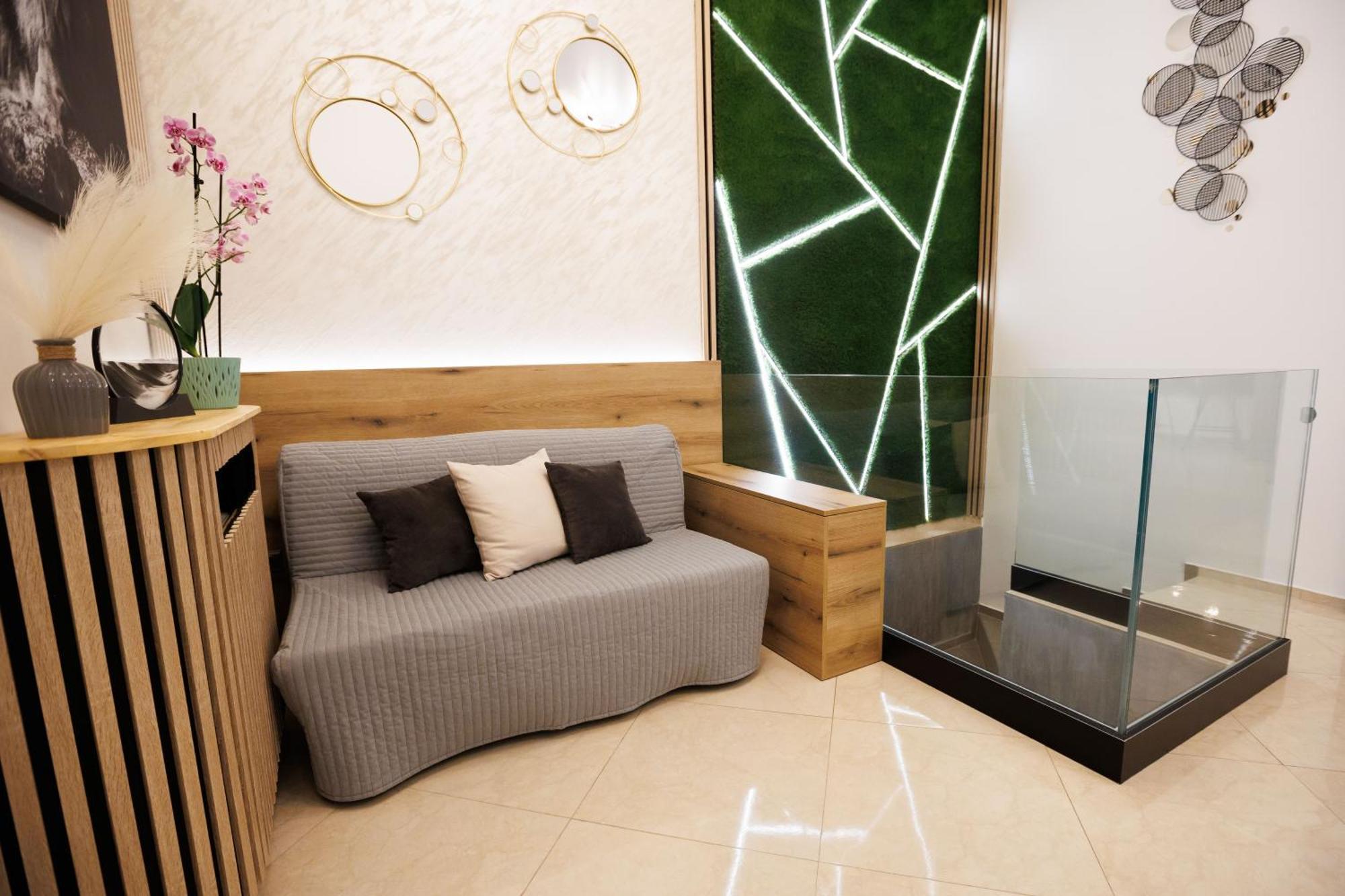 Leo Apartment Suite & Private Spa Zone - Old City Bratislava Dış mekan fotoğraf