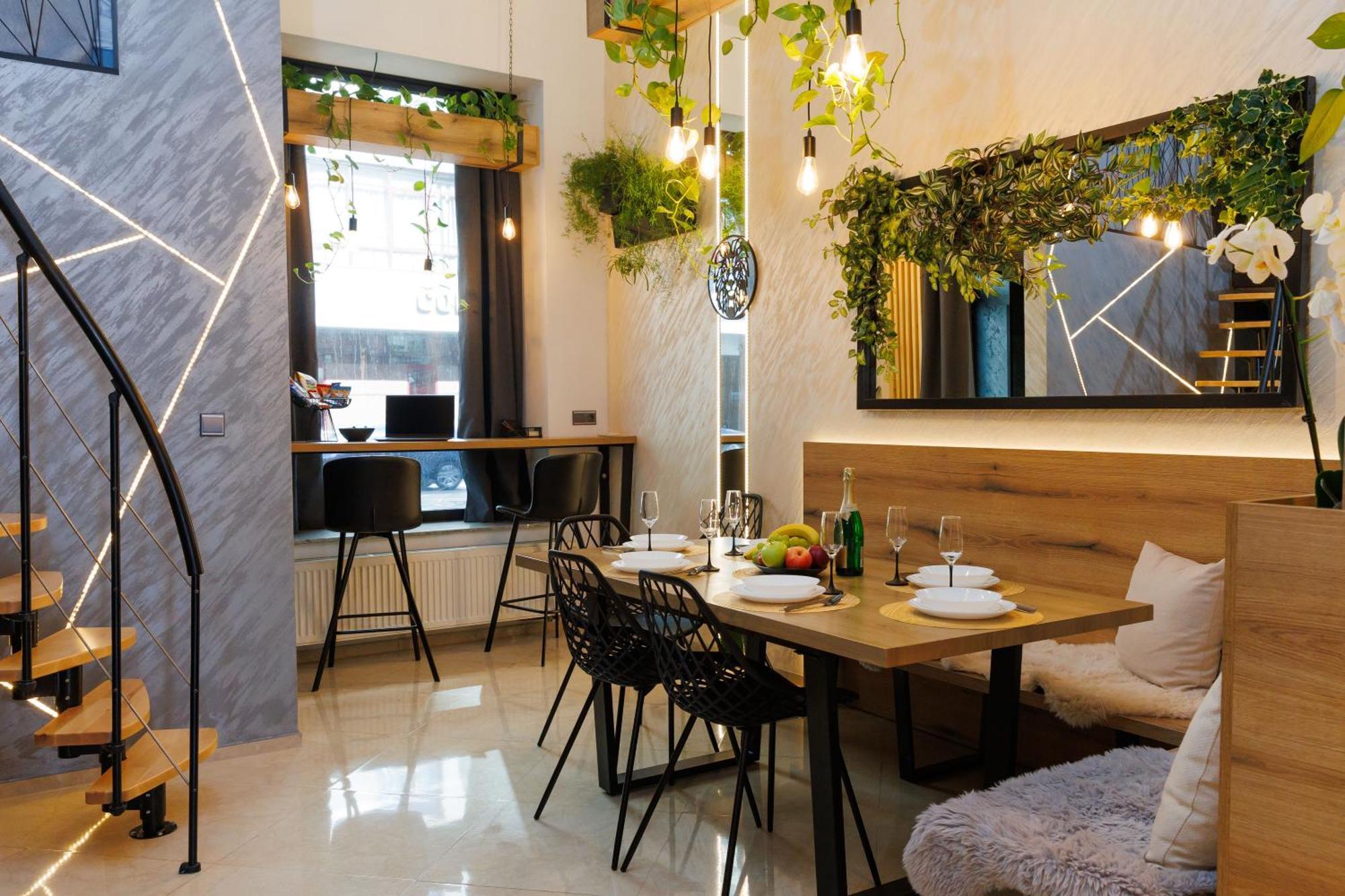 Leo Apartment Suite & Private Spa Zone - Old City Bratislava Dış mekan fotoğraf