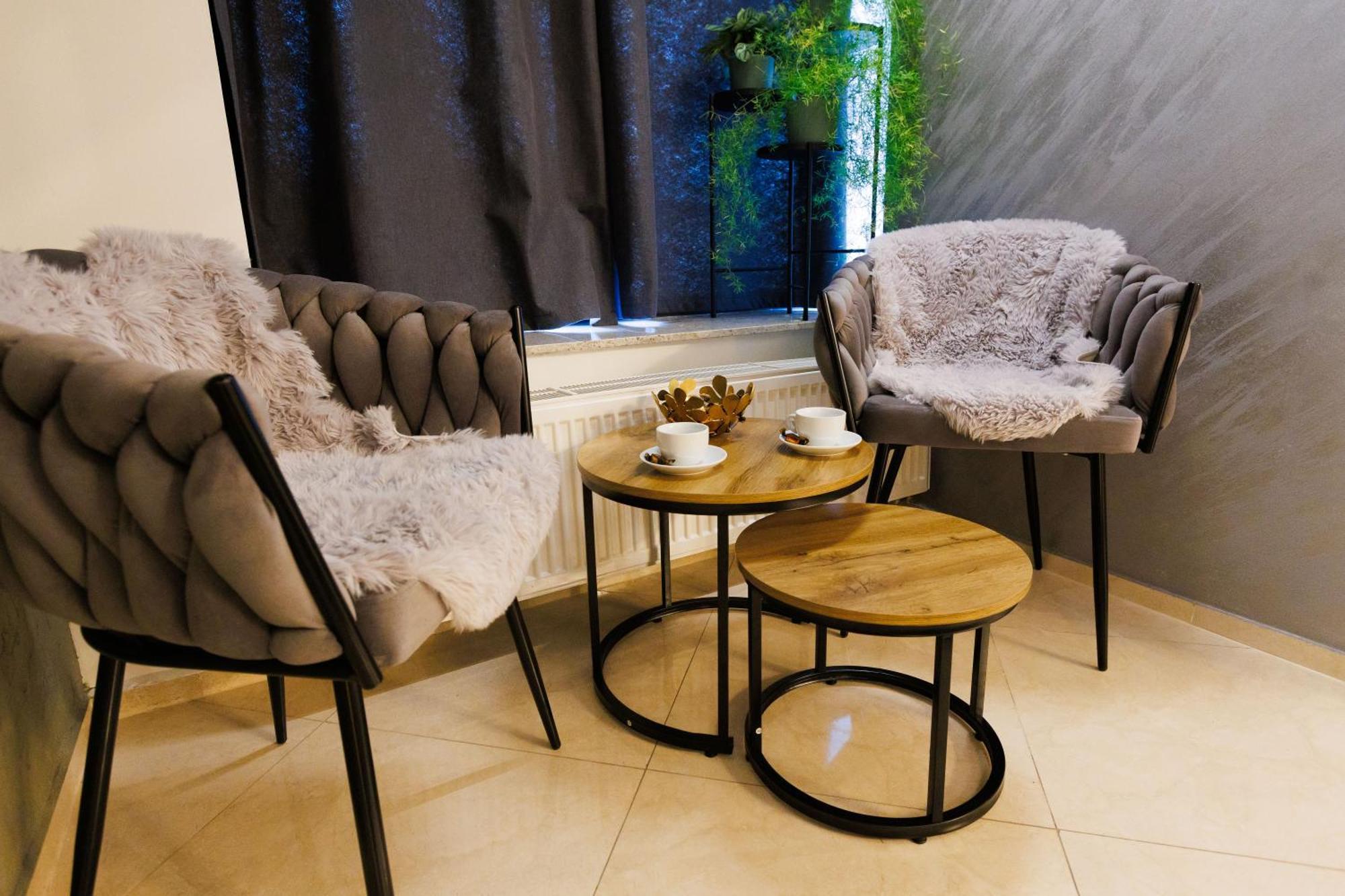 Leo Apartment Suite & Private Spa Zone - Old City Bratislava Dış mekan fotoğraf