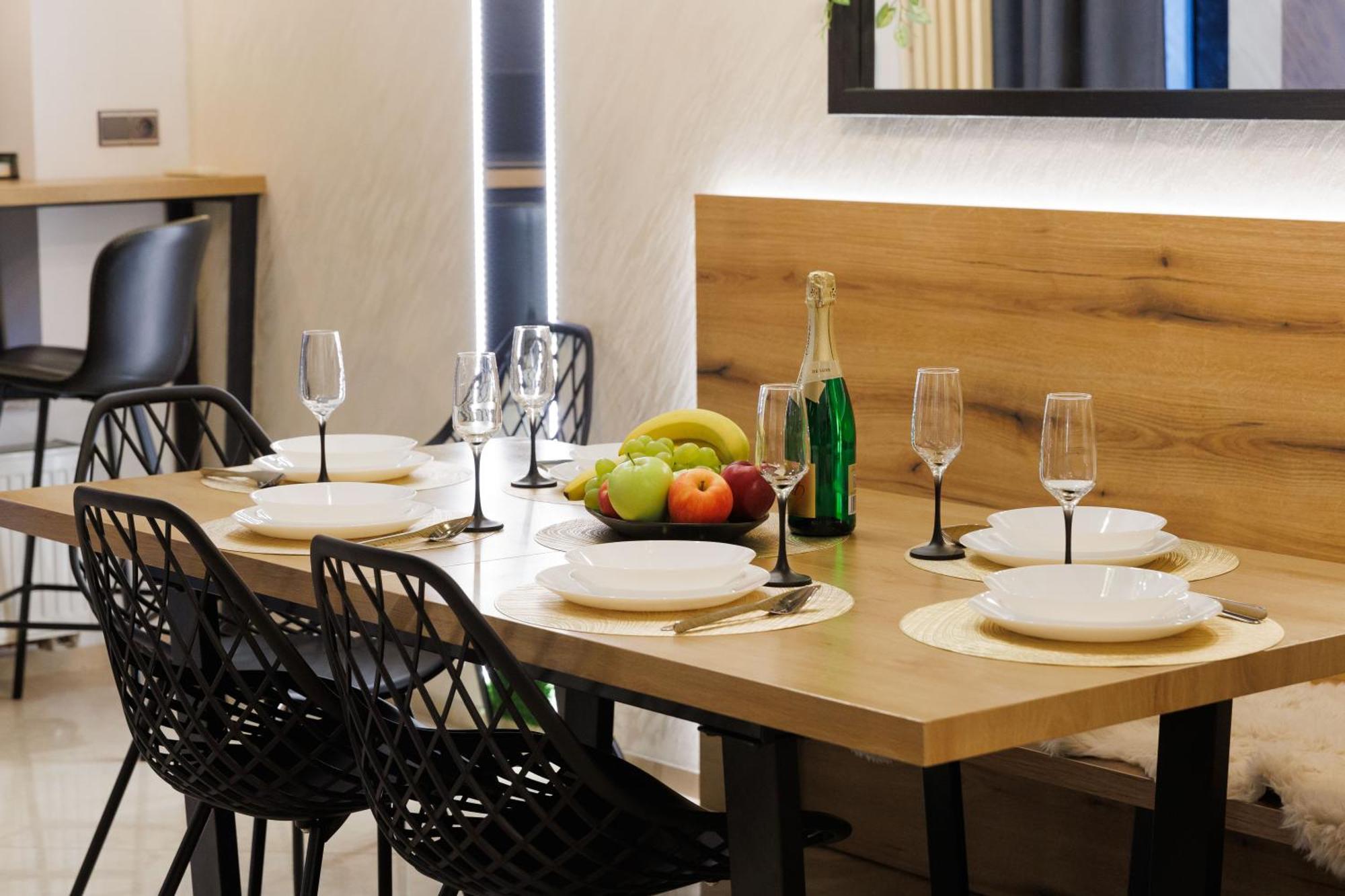 Leo Apartment Suite & Private Spa Zone - Old City Bratislava Dış mekan fotoğraf